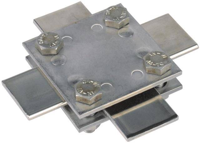 Ein Metallverbinder mit vier sich kreuzenden flachen Stäben, die zusammengeschraubt sind und zum Verbinden von Konstruktionselementen verwendet werden.