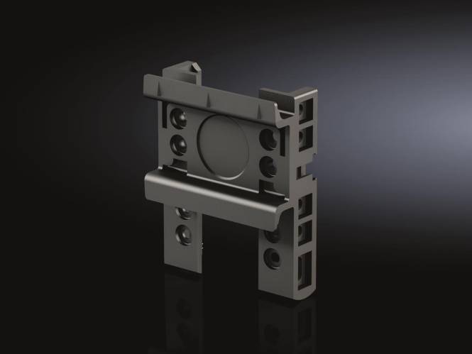 Eine schwarze Kunststoff-Halterung mit Löchern und Schlitzen wird auf dunklem Hintergrund gezeigt, die zum Sichern oder Organisieren von Kabeln konzipiert ist.