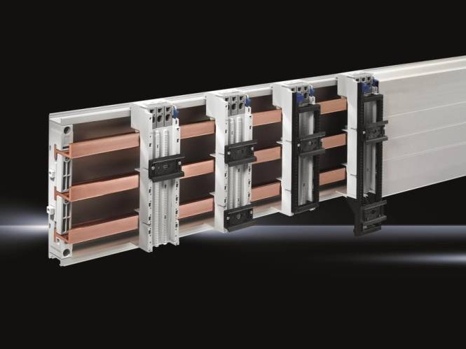 Ein Querschnittsansicht eines elektrischen Busbarsystems, das Kupferleiter und Stützanlageisolation zeigt. Es veranschaulicht die interne Struktur und Verbindungen.