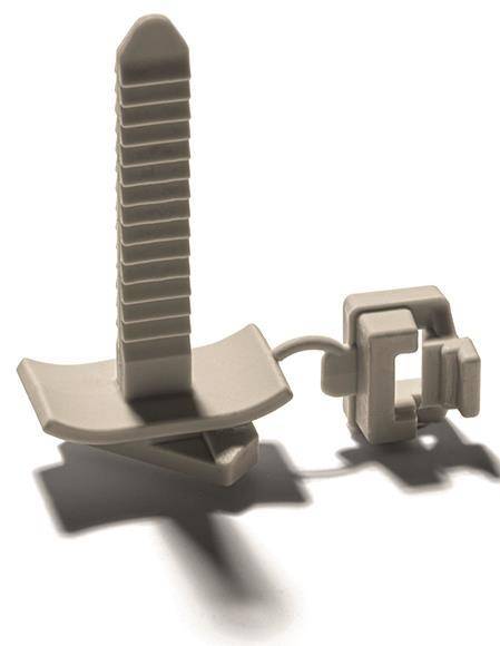 Ein beiger Kunststoff-Trockenbauanker mit Zickzack-Design und einem quadratischen Adapter auf einer flachen Oberfläche, der einen Schatten nach rechts wirft.