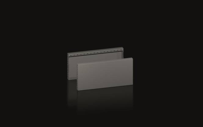 Ein dunkelgrauer, rechteckiger Panel mit gelochten Kanten, der vor einem schwarzen Hintergrund gezeigt wird. Der Panel ist an einer Seite offen.