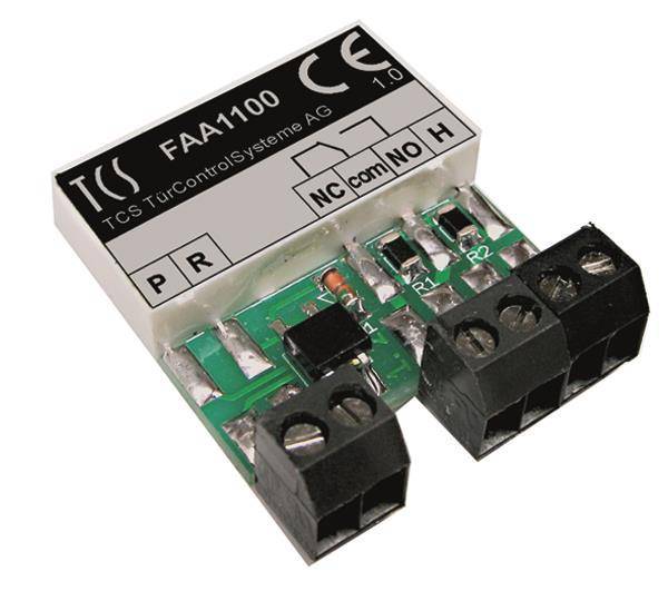 TCS TürControl FAA1100-Gerät mit Anschlüssen und Schaltkreisen, mit CE-Kennzeichnung gekennzeichnet. Wird für die Installation von Steuerungssystemen verwendet.