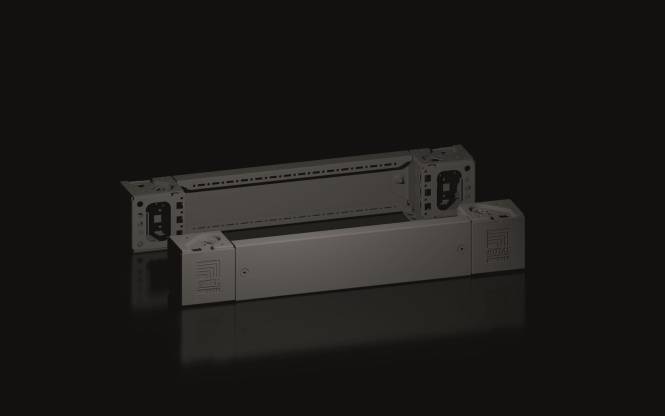 Zwei schwarze mechanische Komponenten mit modularem Design, versehen mit Logos und Mustern, vor einem dunklen Hintergrund positioniert.