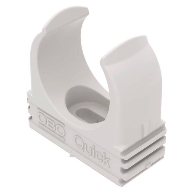Eine weiße Kunststoffrohrschelle mit der eingeprägten Aufschrift „OBO Quick