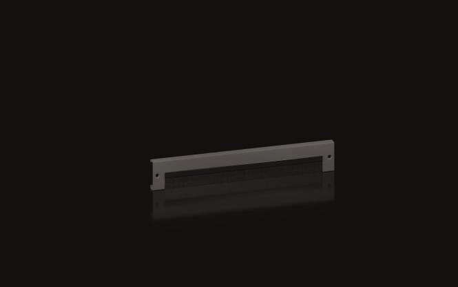 Ein dunkelgrauer Klaviertaste vor einem schwarzen Hintergrund, isoliert und zentriert im Bild.