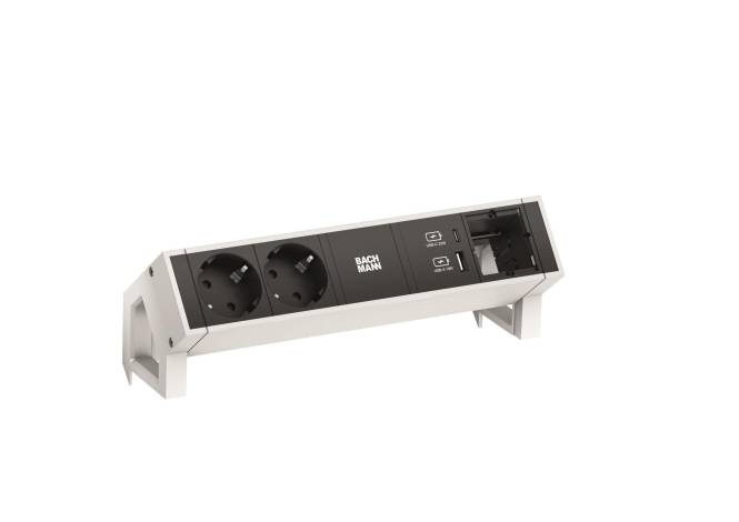 Steckdosenleiste mit zwei europäischen Steckdosen, USB-Ladeanschlüssen und einem Ethernet-Anschluss, in einem Winkel angebracht für einfachen Zugriff.