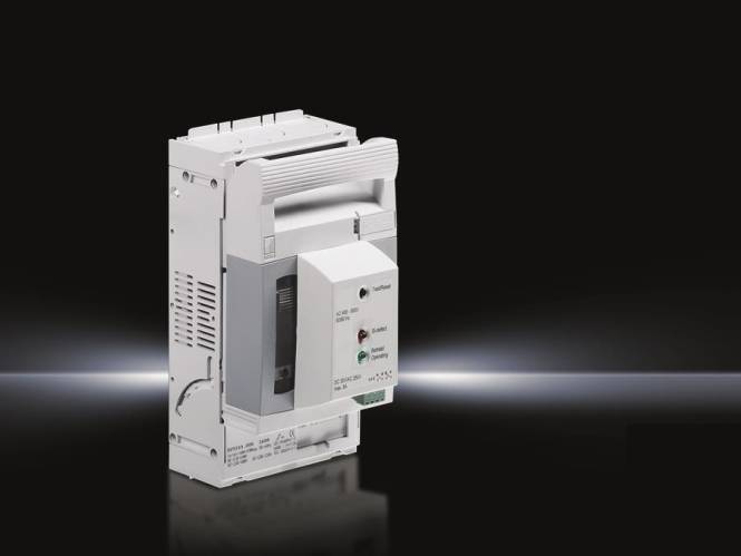 Ein weißes elektronisches Gerät mit Anzeigen mit den Beschriftungen „Power