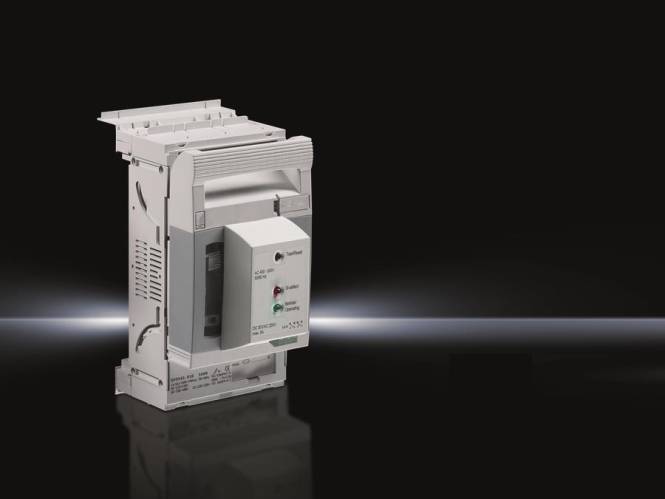 Ein Leistungsschalter vor schwarzem Hintergrund, der Steuerschalter und Statusanzeigen zeigt.