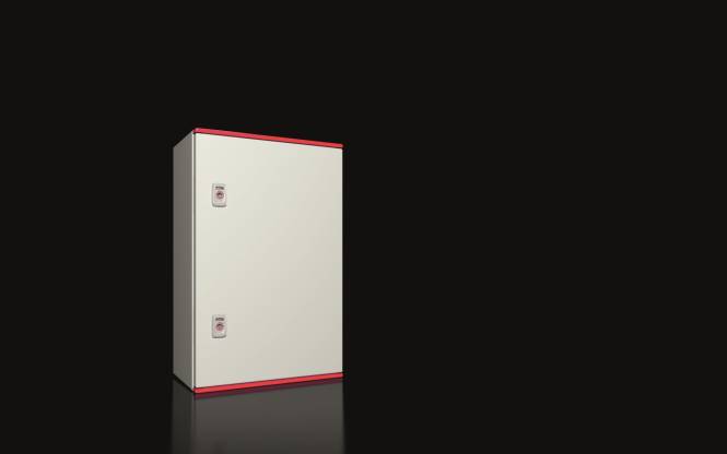 Ein weißer Metallschrank mit roten Kanten und zwei kreisförmigen Schlüssellöchern, positioniert vor einem einfarbig schwarzen Hintergrund.