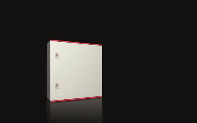 Ein minimalistischer rot-weißer Schrank vor schwarzem Hintergrund, mit zwei kleinen Griffen auf der linken Seite.