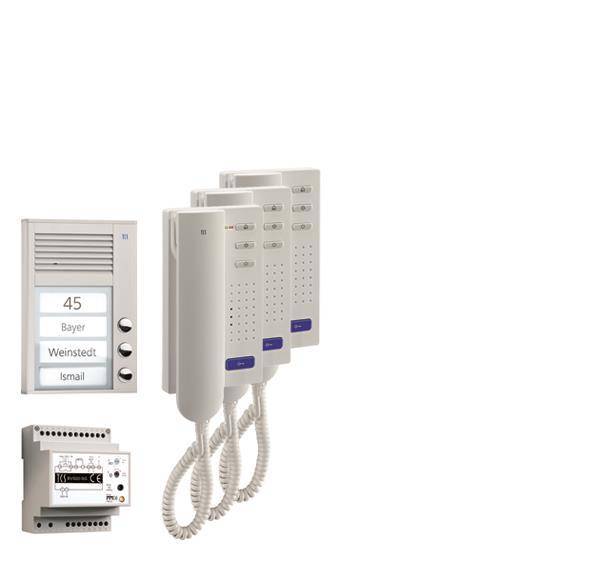 Sprechanlage mit an der Wand montiertem Bedienfeld und drei Höhrern, mit Namensetiketten: Bayer, Weinstedt, Ismail.