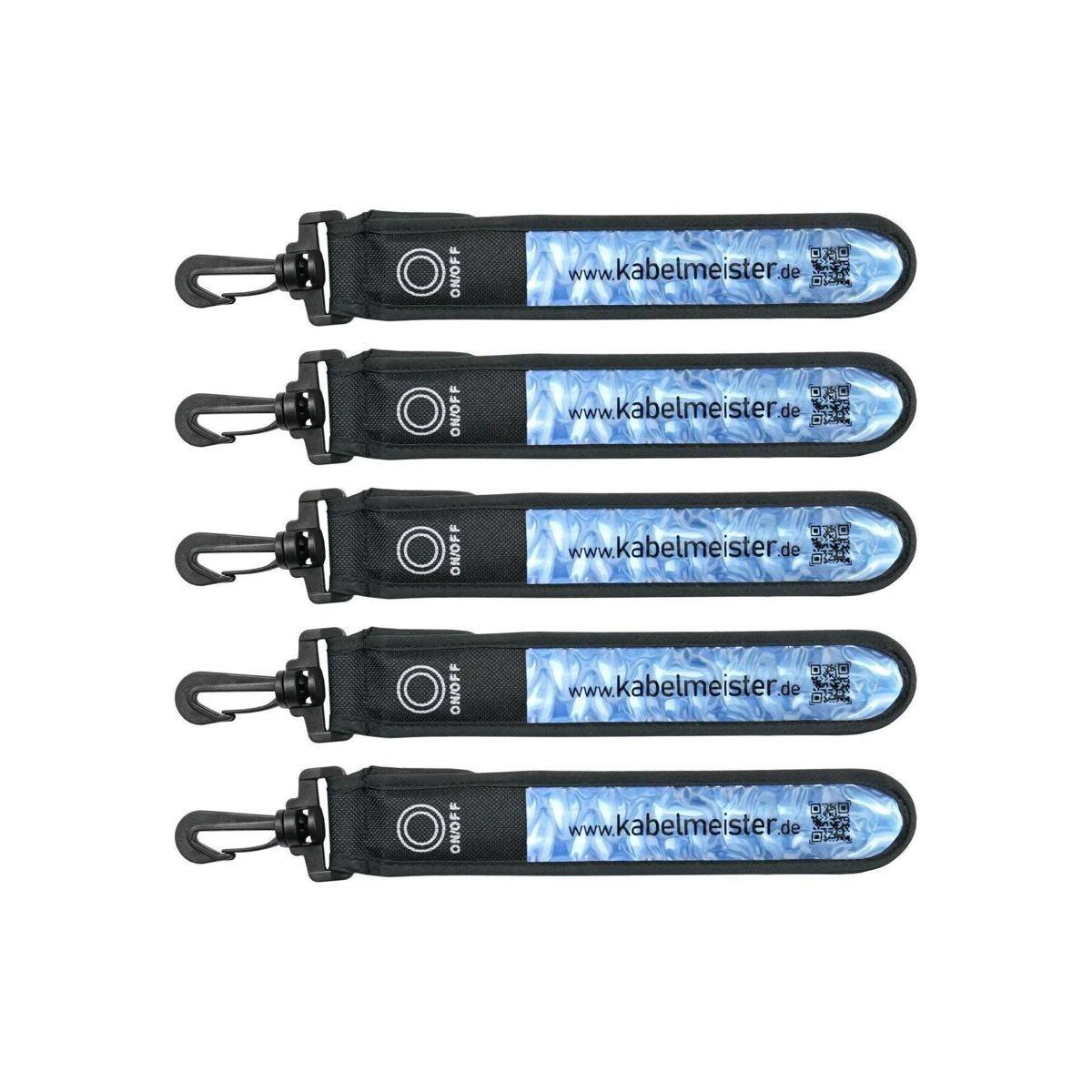 Fünf schwarze und blaue USB-Kabelorganizer mit Haken, beschriftet mit 'kabelmeister.de'.