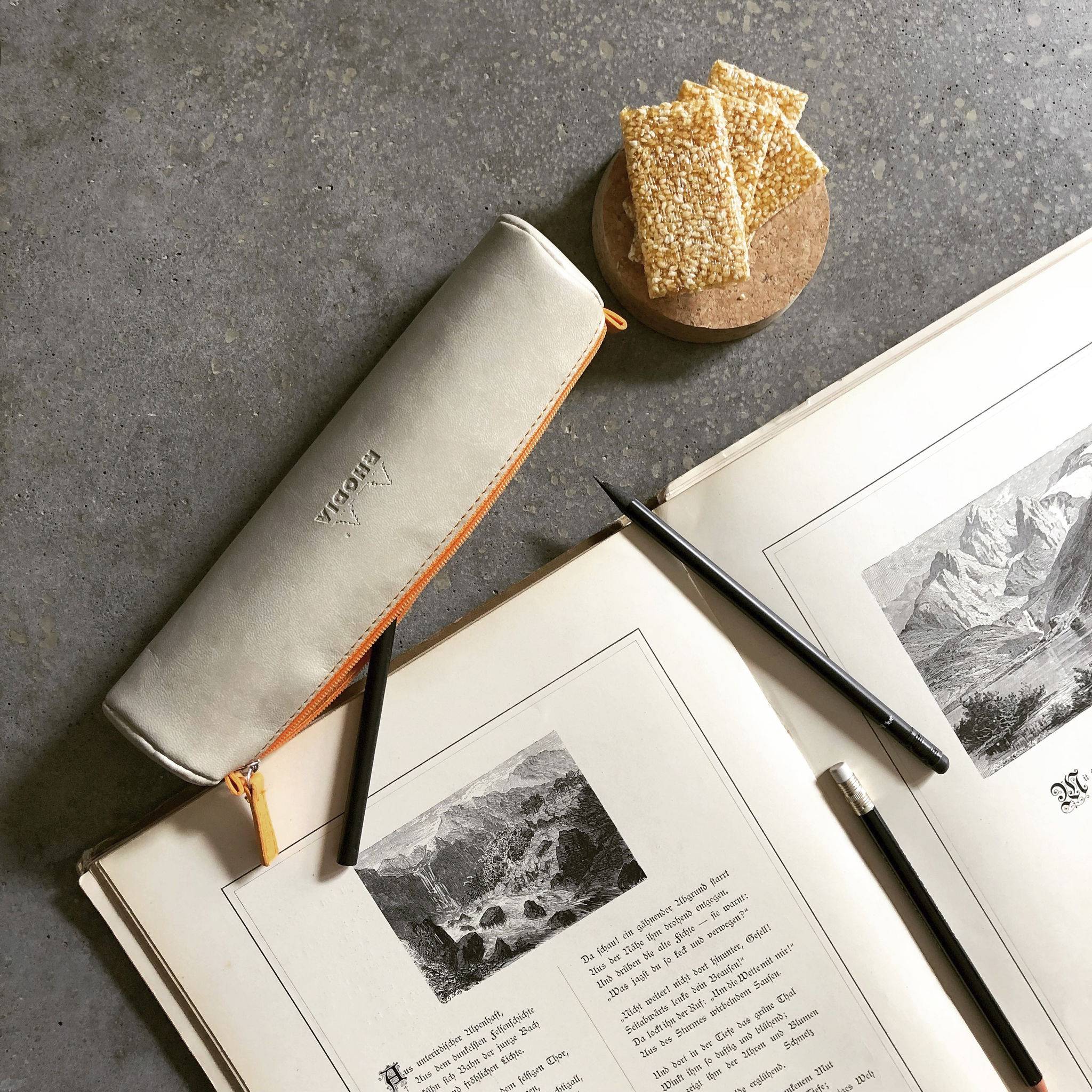 Rhodia Rhodiarama rundes Schlampermäppchen 21,5xØ5cm Kunstleder Beige 318895C