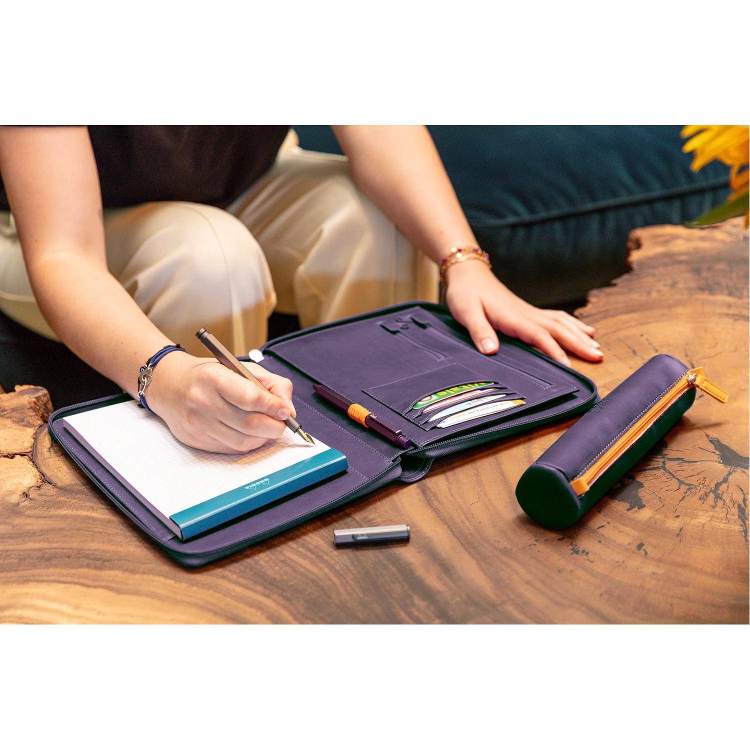 Rhodia Konferenzmappe, kleines Modell 19,5x25,5 cm, für Block A5 Violett 168105C