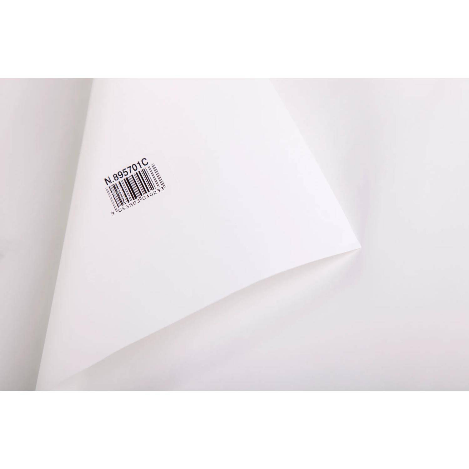 Weißes gefaltetes Papierpaket mit einem kleinen Barcode-Etikett und dem Code „N.B95701C" darauf gedruckt, gezeigt auf hellem Hintergrund.
