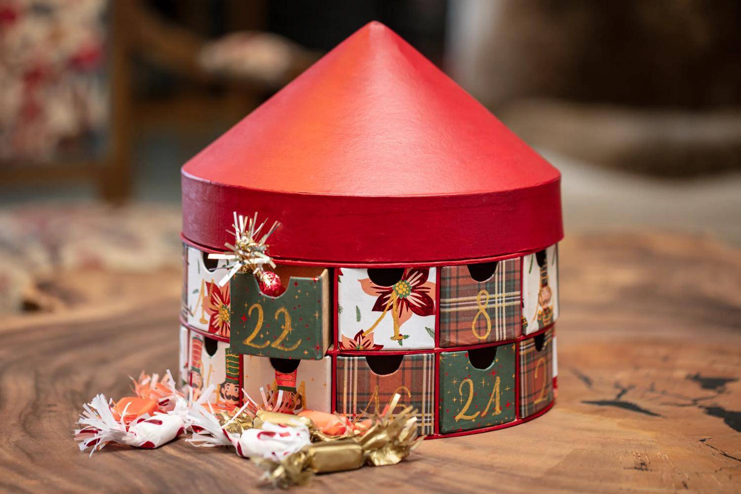 Décopatch Pappmaché, Adventskalender, 25x25x25 cm Kartonbraun HD088C