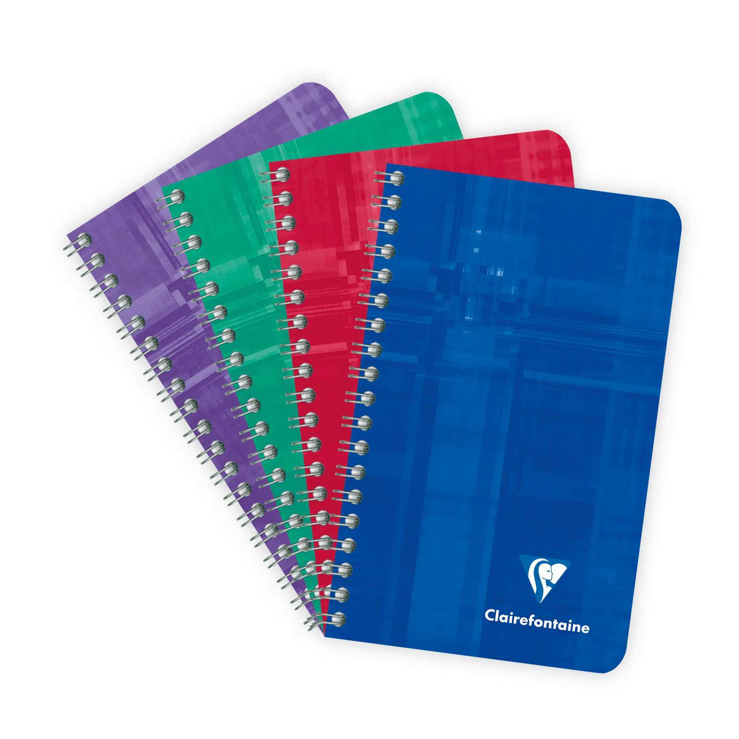 Vier spiralgebundene Notizbücher in Violett, Grün, Rot und Blau, fächerförmig gestapelt, mit dem Clairefontaine-Logo auf dem blauen Umschlag.