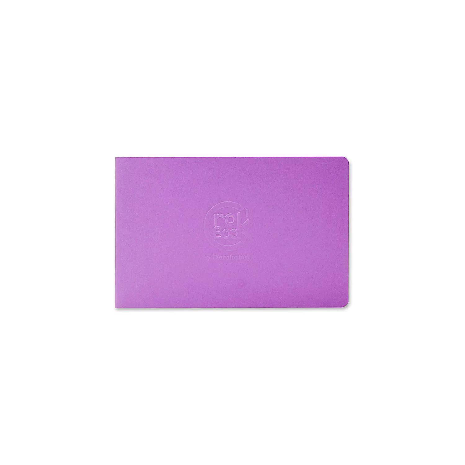 Violette rechteckige Karte oder Broschüre auf weißem Hintergrund mit einem gepräagten Logo in der Mitte des Deckels.