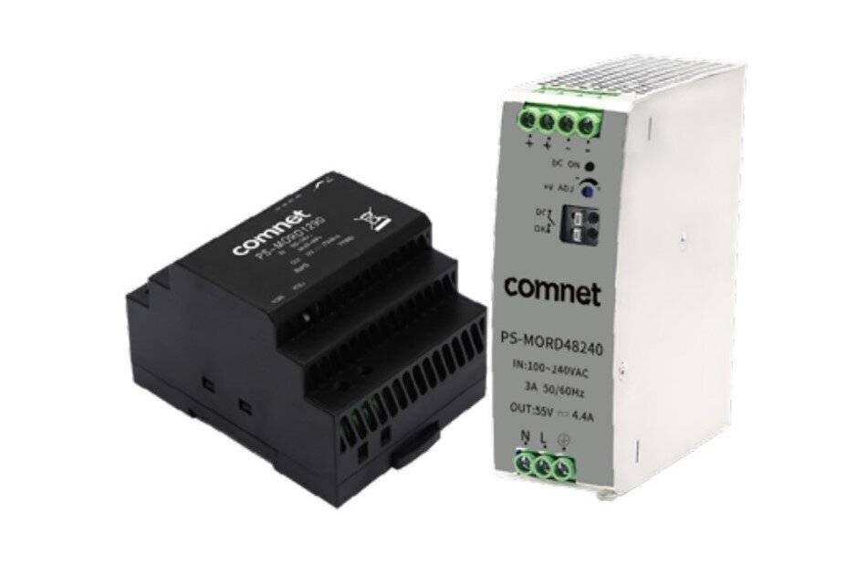 Zwei elektronische Geräte werden dargestellt. Das linke Gerät ist schwarz, kompakt, mit belüfteten Seiten. Das rechte Gerät ist silbern, mit der Beschriftung 'comnet PS-MORD48240', die Leistungsspezifikationen angibt.