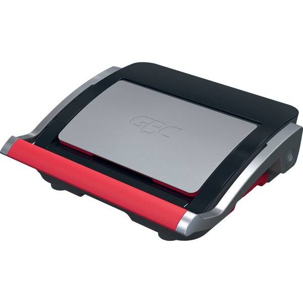 Geschlossener elektrischer Kontaktgrill mit rotem vorderen Griff und schwarzem und silbernem Gehäuse auf weißem Hintergrund.