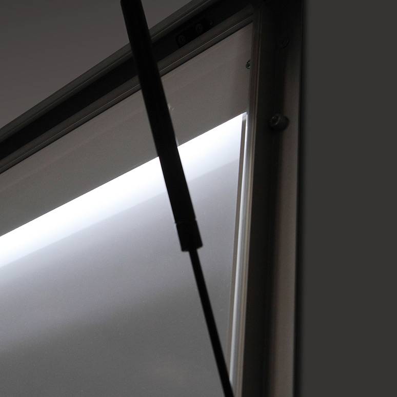 Showdown Displays Schaukasten Premium für Außen - 4x DIN A4 - LED