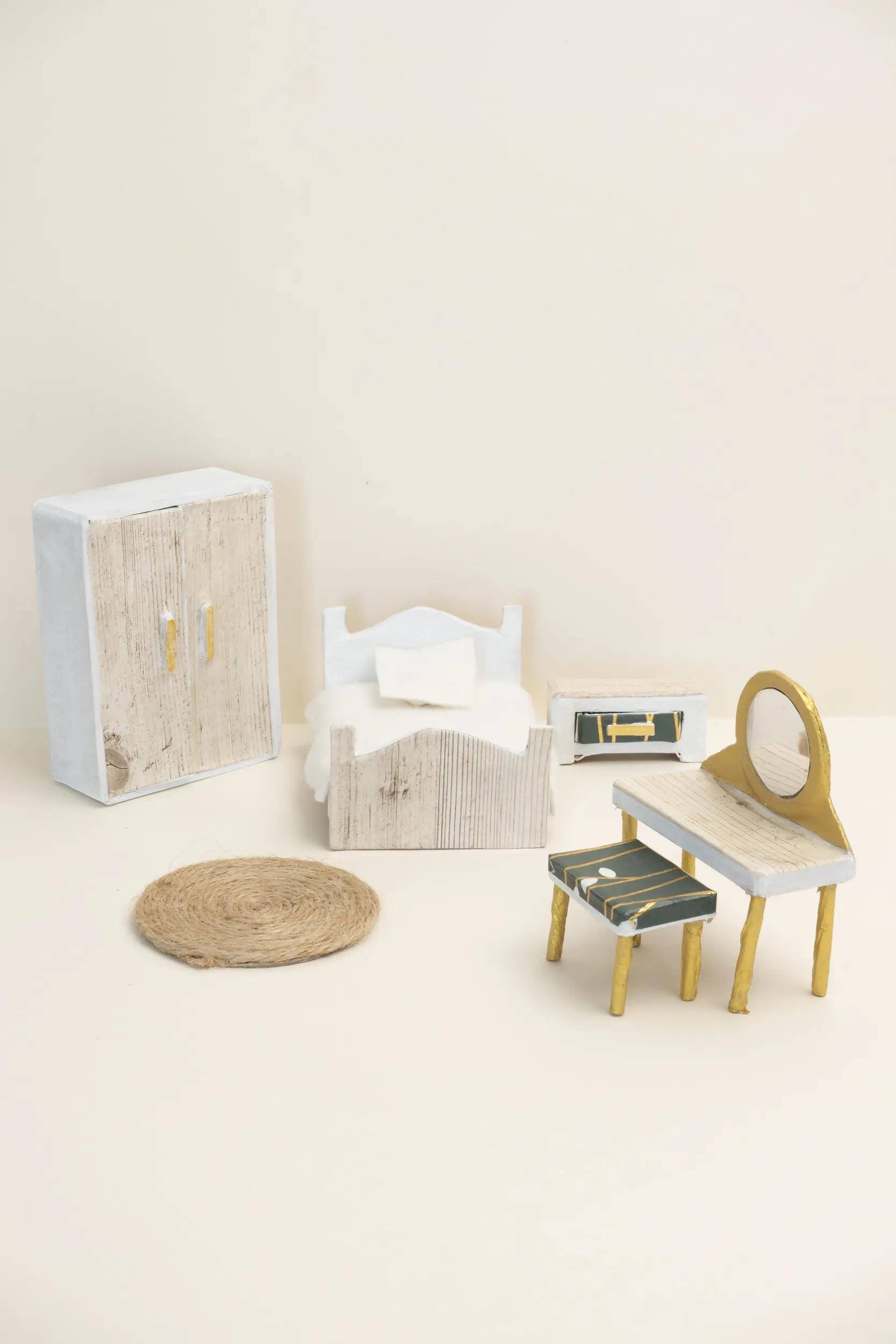 Décopatch Pappmaché, 6 Miniaturen, Schlafzimmer,15,5x4,5x33cm Kartonbraun AC924C