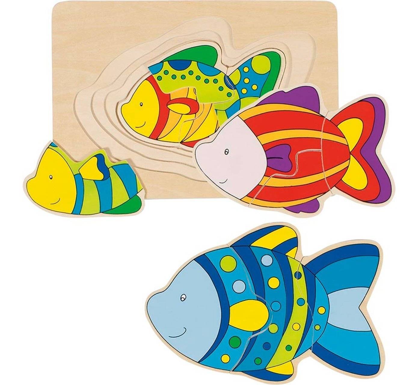Holzfisch-Puzzle mit farbenfrohen geschichteten Fischteilen, die auf und neben einem Brett angeordnet sind.