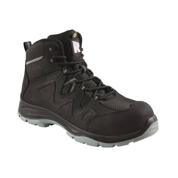 Schwarzer Schnür-Wanderstiefel mit einer grauen robusten Sohle auf weißem Hintergrund.