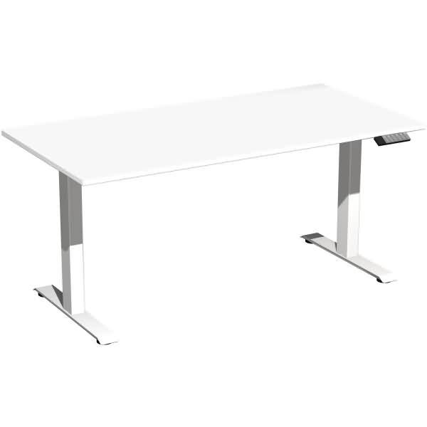 Weißer höhenverstellbarer Schreibtisch mit rechteckiger Tischplatte und silbernen Metallbeinen auf weißem Hintergrund.