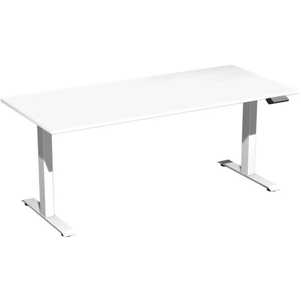 Weißer rechteckiger höhenverstellbarer Schreibtisch mit Metallbeinen und flachen Standfüßen auf weißem Hintergrund.