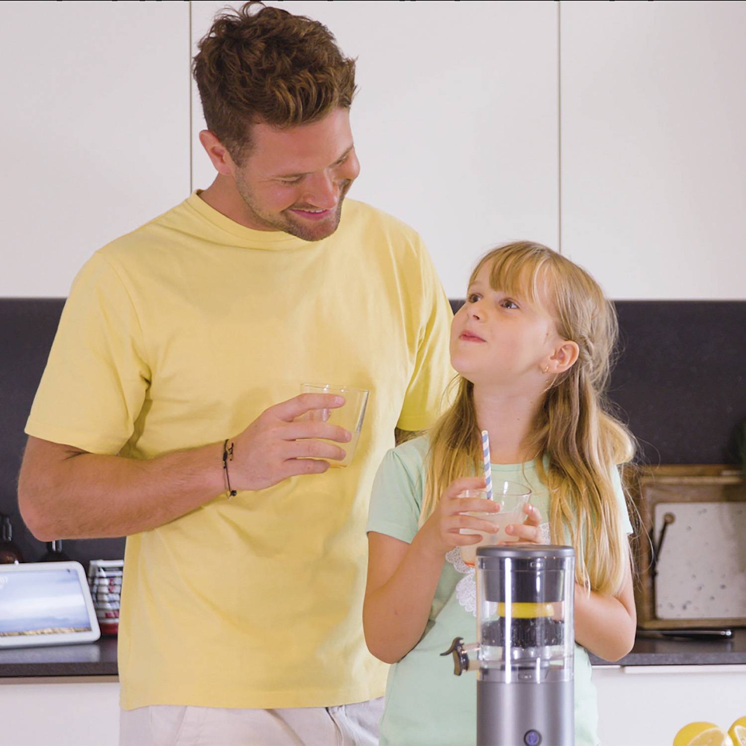 Livington JuiceBoost - Akku Entsafter klein - kabellose Saftpresse für unterwegs - Slow Juicer aus Obst & Gemüse - Obstpresse - USB aufladbar - idea