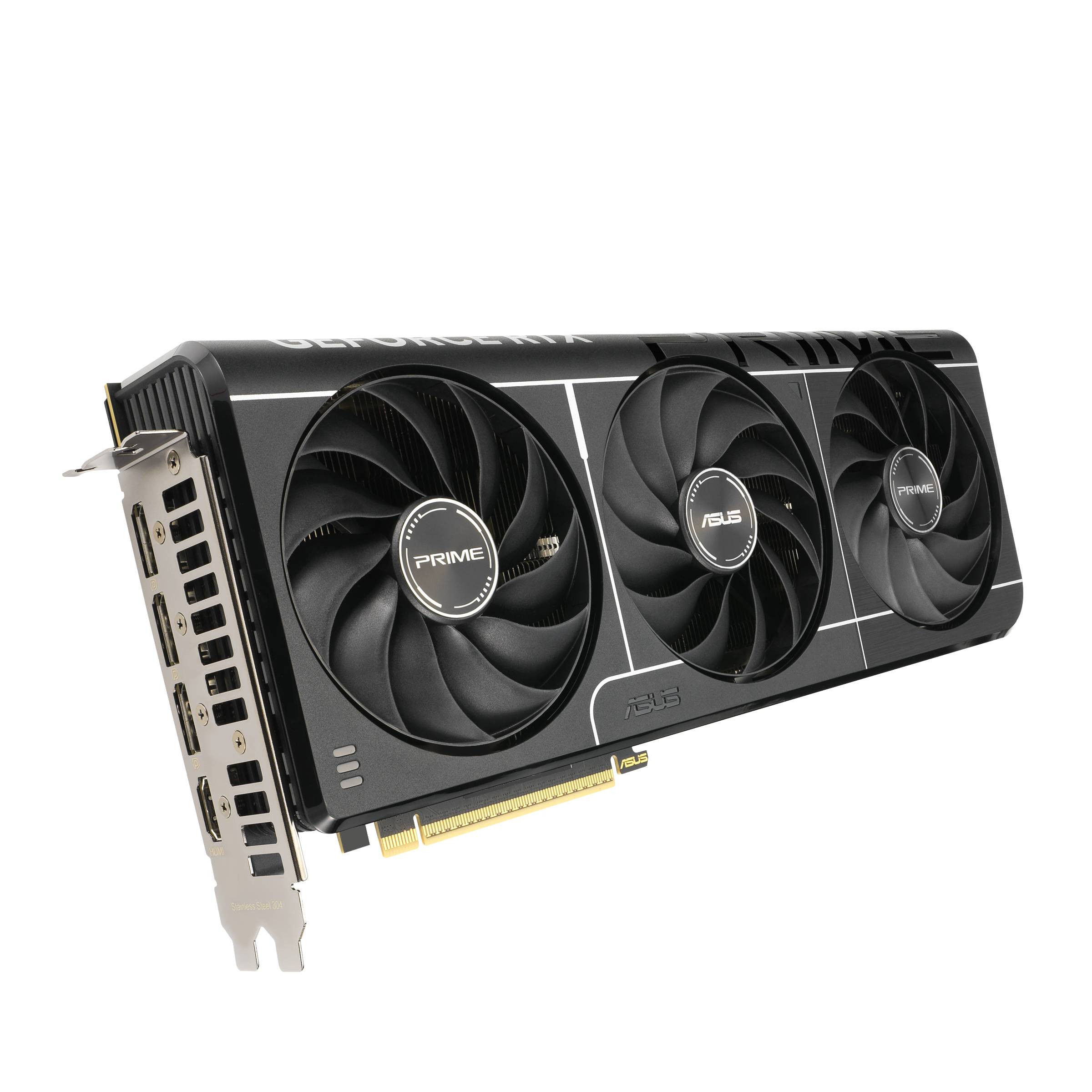 ASUS PRIME Grafikkarte mit drei Kühlungslüftern und Metallhalterung, gezeigt auf schwarzem Hintergrund.
