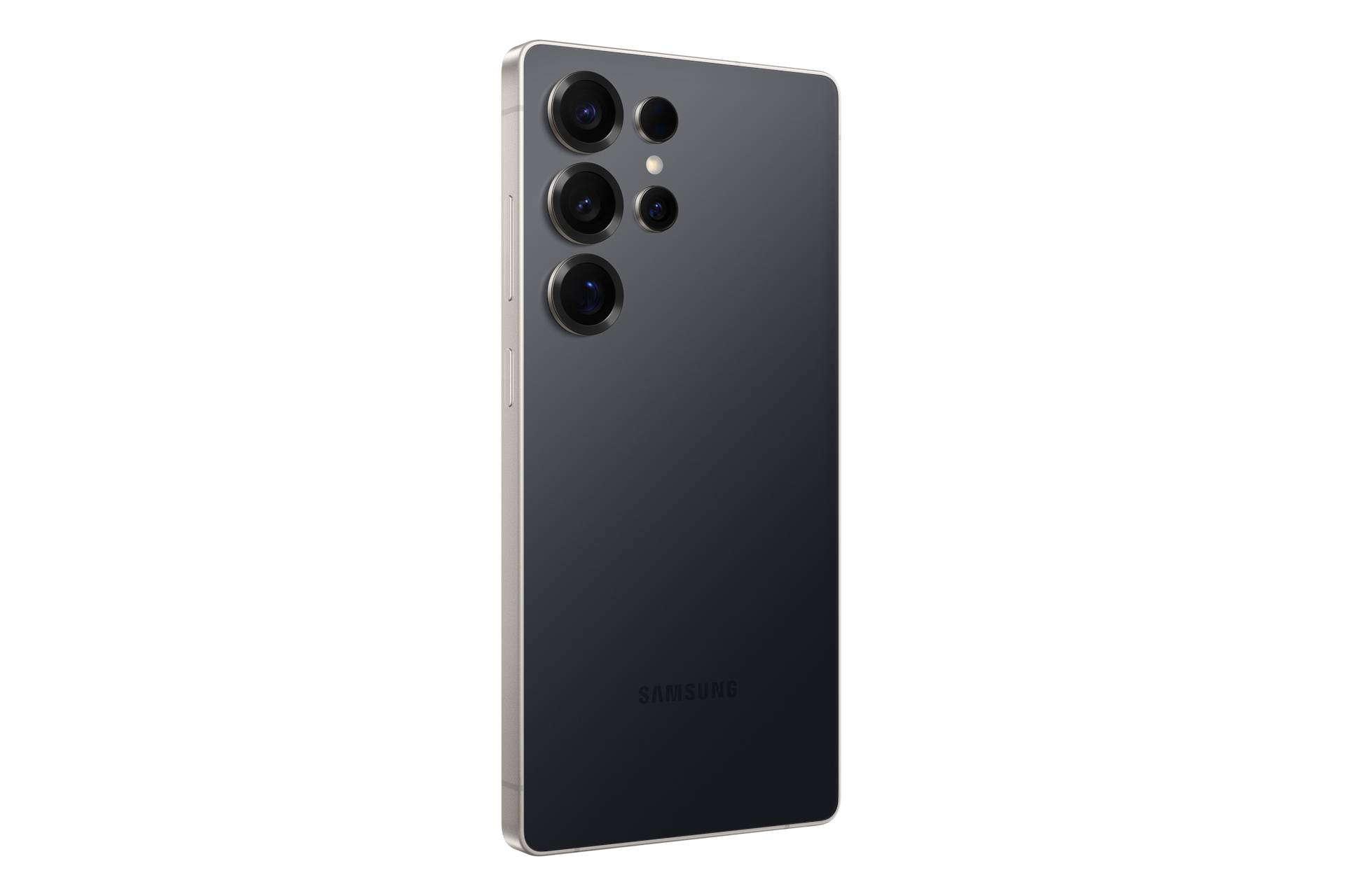 Rückansicht eines dunkelgrauen Samsung-Smartphones mit vier Kameraobjektiven und einem Blitz auf schwarzem Hintergrund.