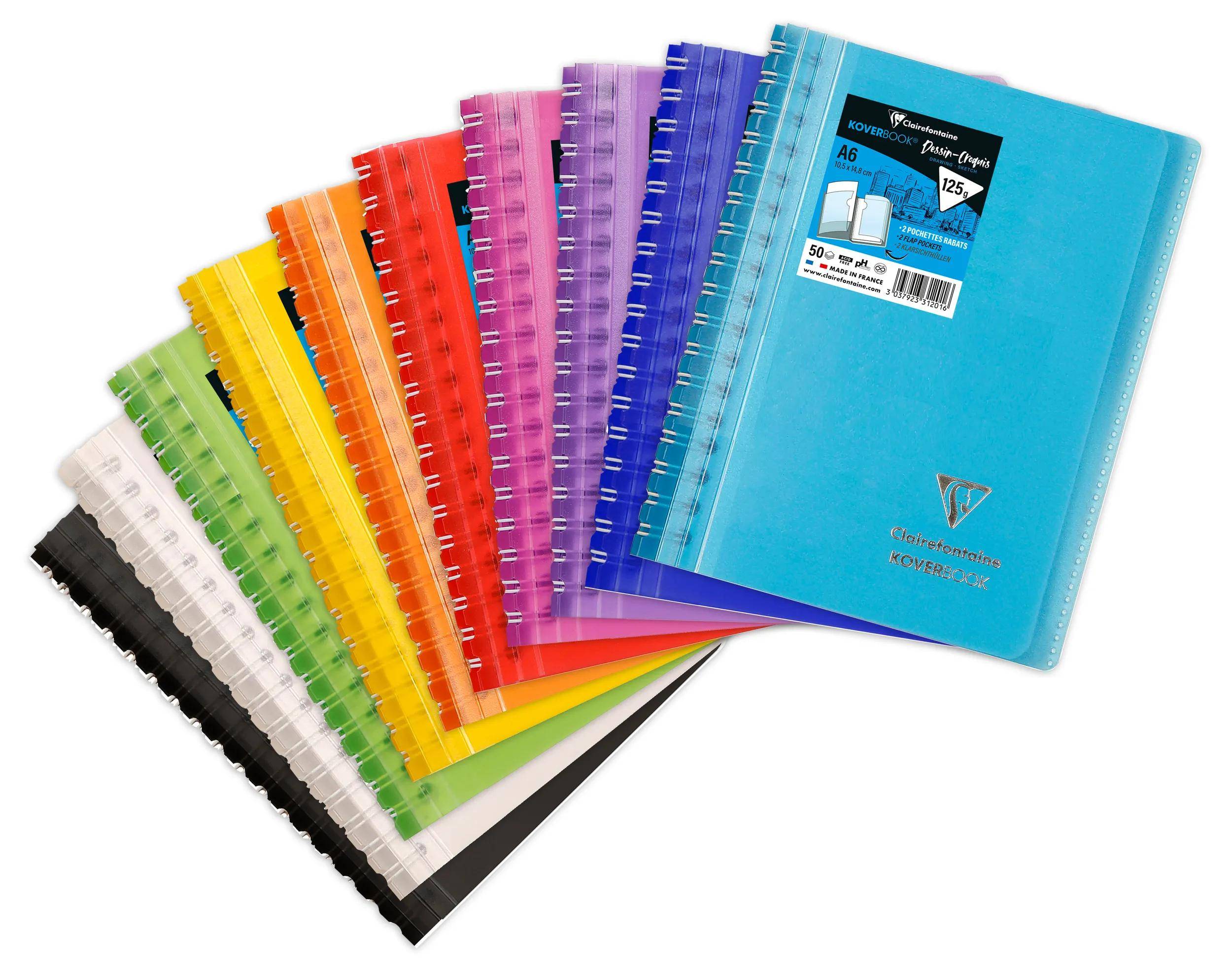 Eine Sammlung farbenfroher spiralgebundener Notizbücher in verschiedenen Farben, fächerartig ausgebreitet. Das vorderste Notizbuch ist blau, mit der Bezeichnung A6, 125 Blätter.