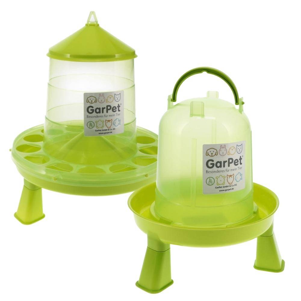 Geflügeltränke und Futterautomat Hühner mit Standfüßen im Set Hühnertränke Futterspender Futtertrog Stand Füßen Wassertränke grün Set 1.