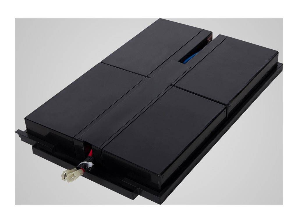 Schwarzes rechteckiges Batteriepack mit verbundenen Anschlüssen, gezeigt auf einem einfachen Hintergrund.