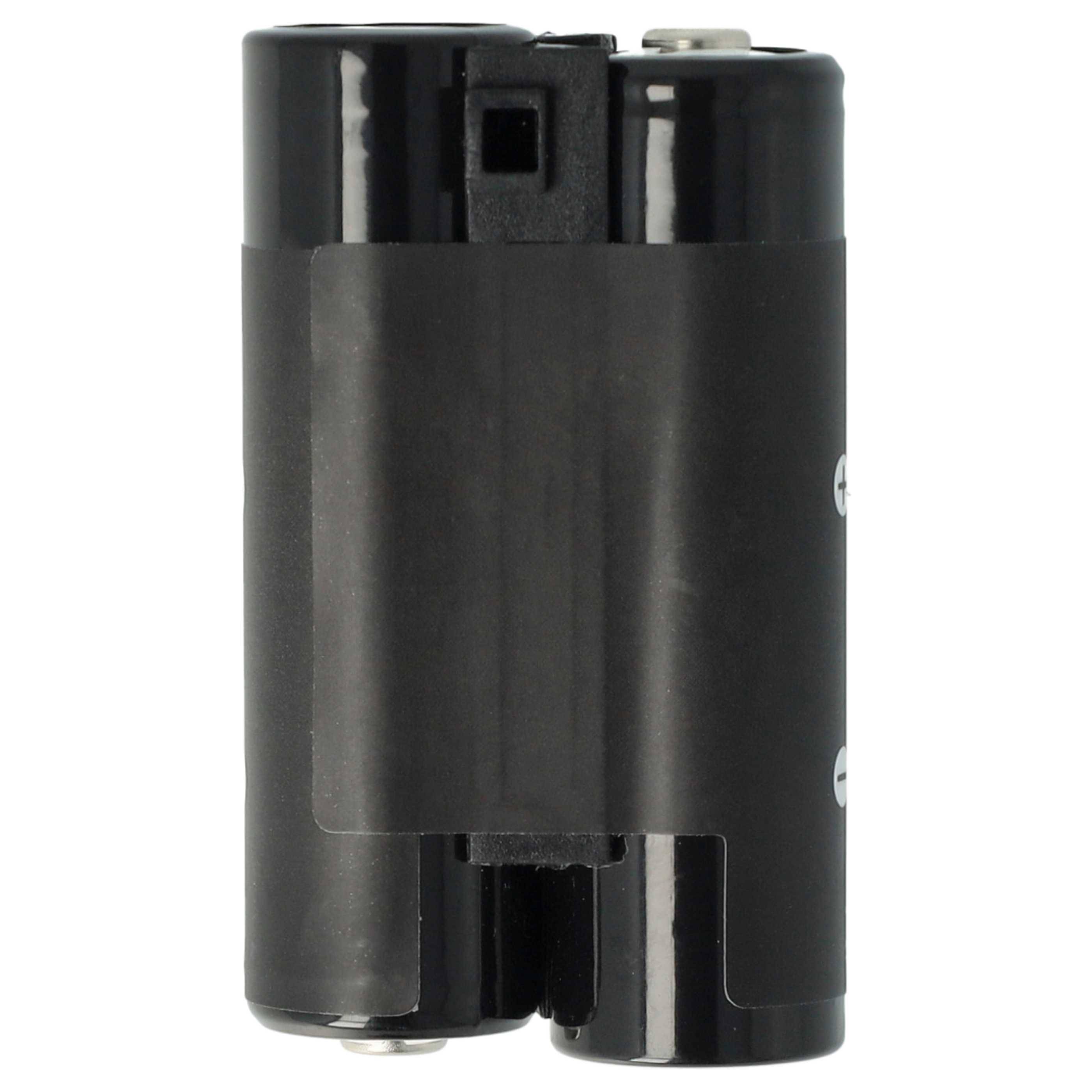 Ein schwarzes Doppel-AA-Batteriehalter mit sichtbaren Anschlüssen, entwickelt zum Halten und Verbinden von zwei AA-Batterien in Reihe.