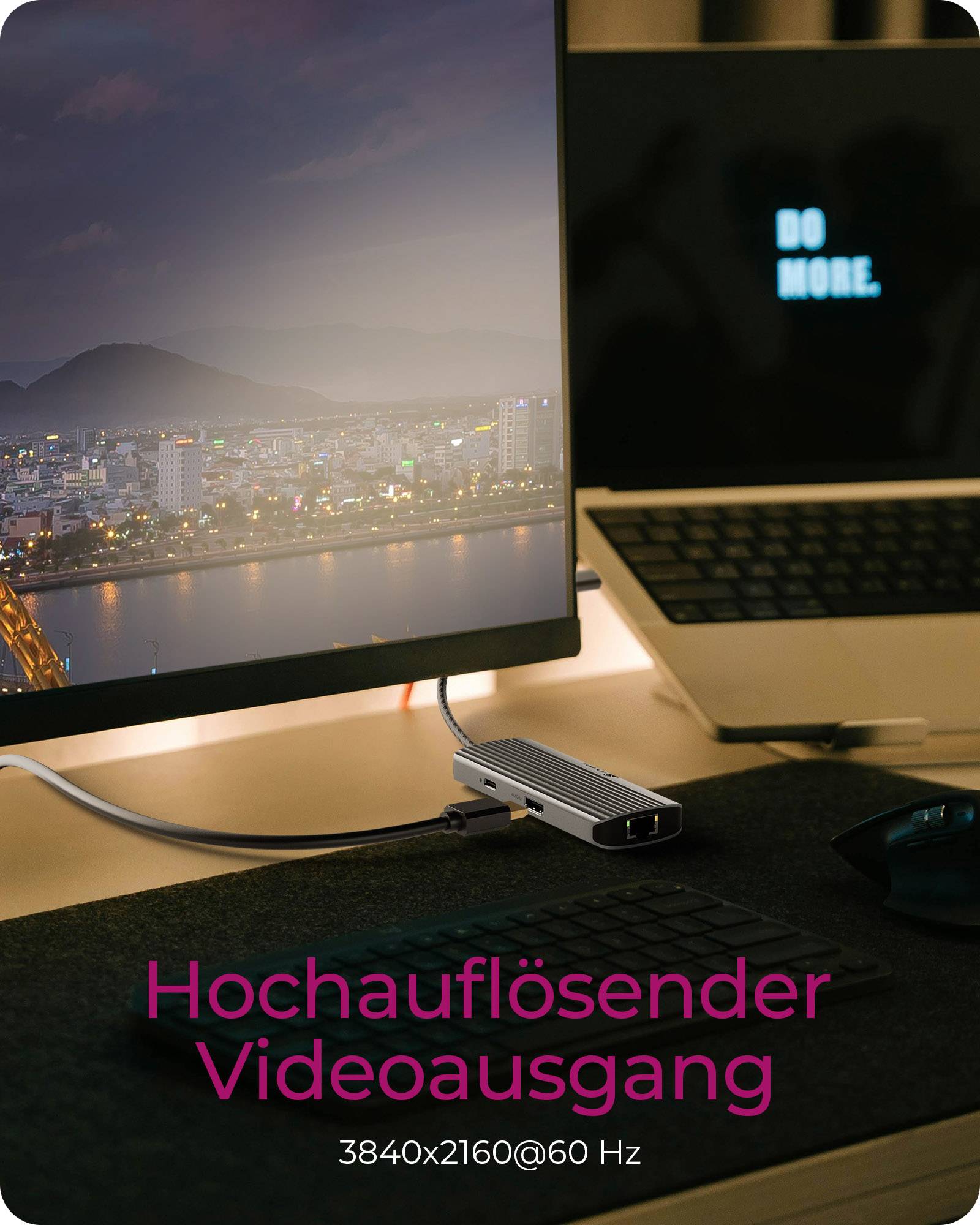 Foto eines Laptops, der mit einem Monitor verbunden ist, mit Text, der „Hochauflösender Videoausgang
