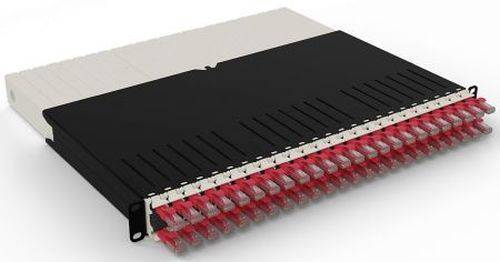 patchbox.one/8RU/UTP (0,8 m) mit 24 Kassetten, Patchkabel Cat. 6a, U/UTP, PoE++, Kabel rot