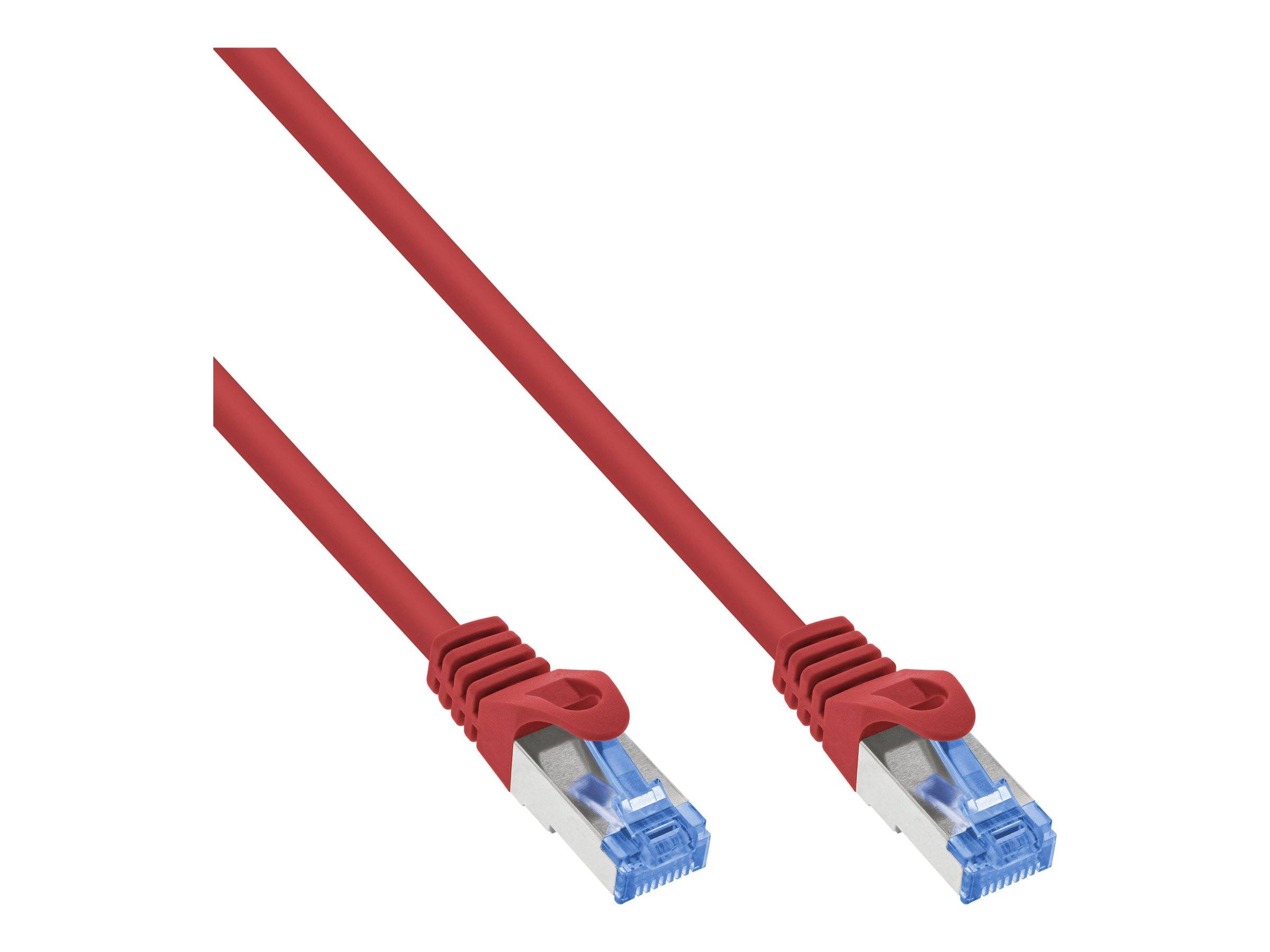 Rotes Ethernet-Kabel mit geschirmten Steckern an beiden Enden, verwendet für Netzwerkverbindungen.