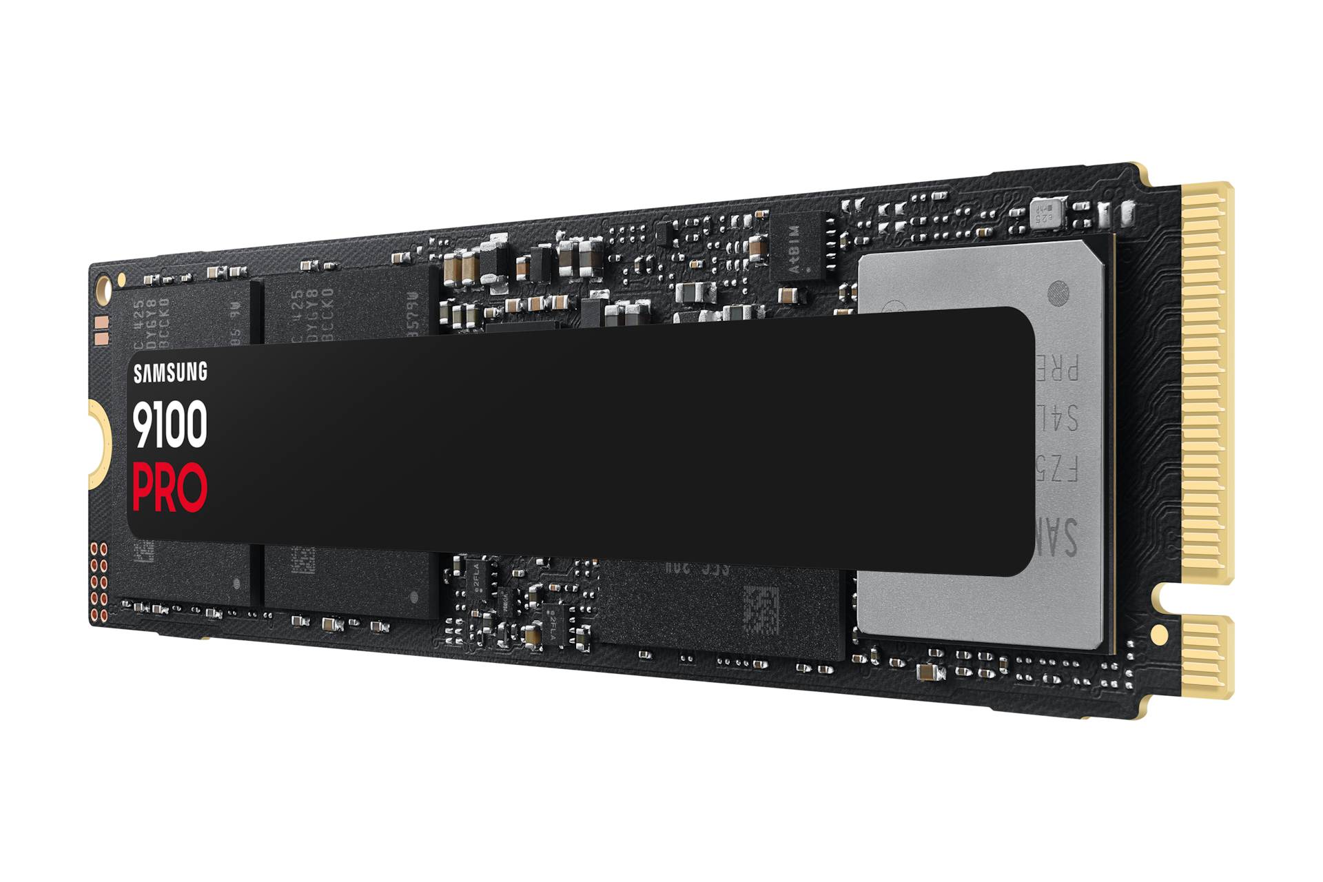 Samsung 9100 PRO interne Solid-State-Festplatte auf schwarzem Hintergrund gezeigt, mit sichtbarem Schaltkreis und Anschlussleiste.