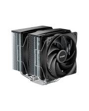 Schwarzer turmartiger CPU-Luftkühler mit Aluminium-Kühlrippen, Wärmerohr und einem großen Frontlüfter auf weißem Hintergrund.