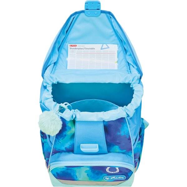 Hellblauer Schulrucksack mit Stundenplätz in der vorderen Tasche, Kordelzug-Beutel, Reißverschluss-Fach und aquablauem Batik-Unterteil.