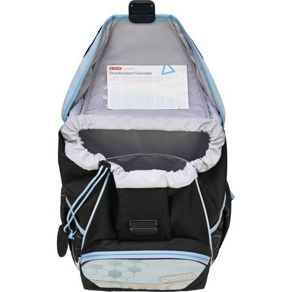 Offener Schulrucksack mit sichtbarem Stundenplan in der vorderen Innentasche und einem oben angebrachten Gerät.