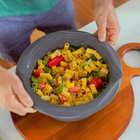 Livington WonderPot 4-in-1 Multifunktionstopf – 28 cm – Bratpfanne, Schmortopf, Kochtopf & Wärmesystem in Einem Livington WonderPot 4-in-1 Multifunktionstopf – 28 cm – Bratpfanne, Schmortopf, Kochtopf & Wärmesystem in Einem