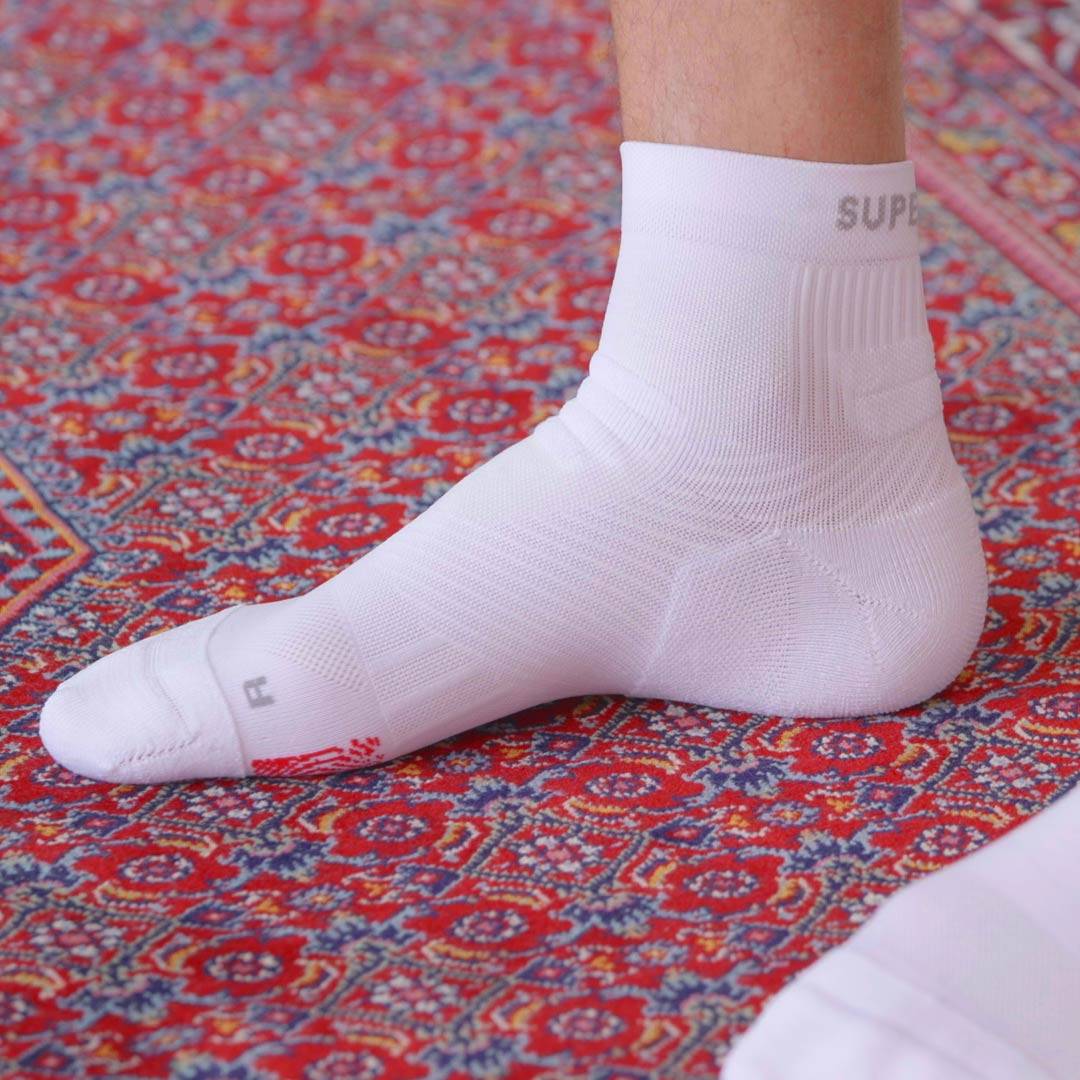 SuperNeuro Athletic Mini Crew Socken - schwarz - L - Balance & Stabilität - VOXX HPT Muster - AirGrid-Zone - feuchtigkeitsregulierend & belüftet -