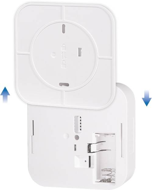 Bild zeigt ein weißes rechteckiges Gerät mit einer abnehmbaren Abdeckung, die gerade entfernt wird. Blaue Pfeile zeigen die Richtung der Entfernung an.