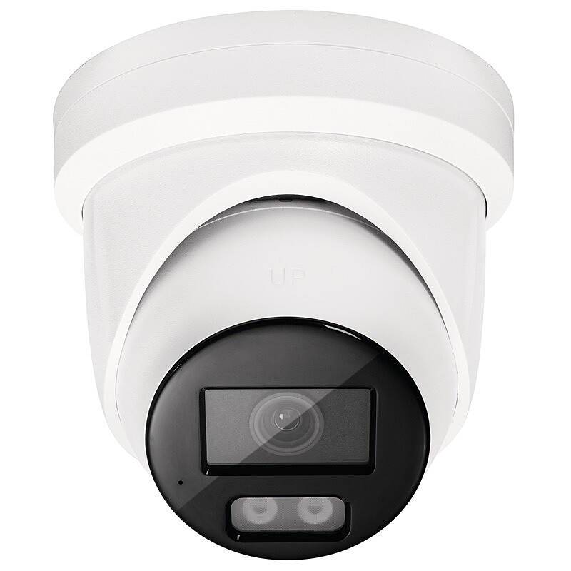 Weiße Domkamera mit schwarzer Linse und Infrarotsensor auf weißem Hintergrund.