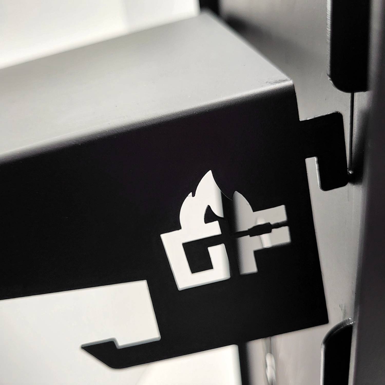 Mangal Batyr 60 Schaschlikgrill mit Ablage und Topfhalter