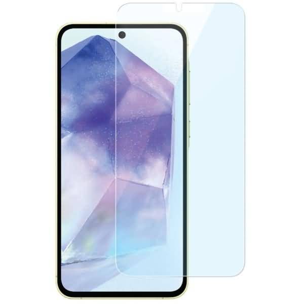 Smartphone mit einer klaren Displayschutzfolie, die über dem Display ausgerichtet ist, in Vorderansicht auf weißem Hintergrund dargestellt.